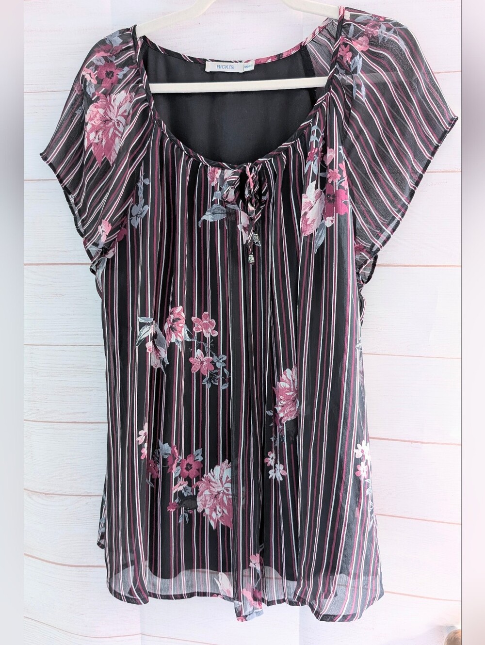 NWOT Ricki's Black Floral Stripe Blouse with Pink Accents Size XXL - Picture 6 of 8